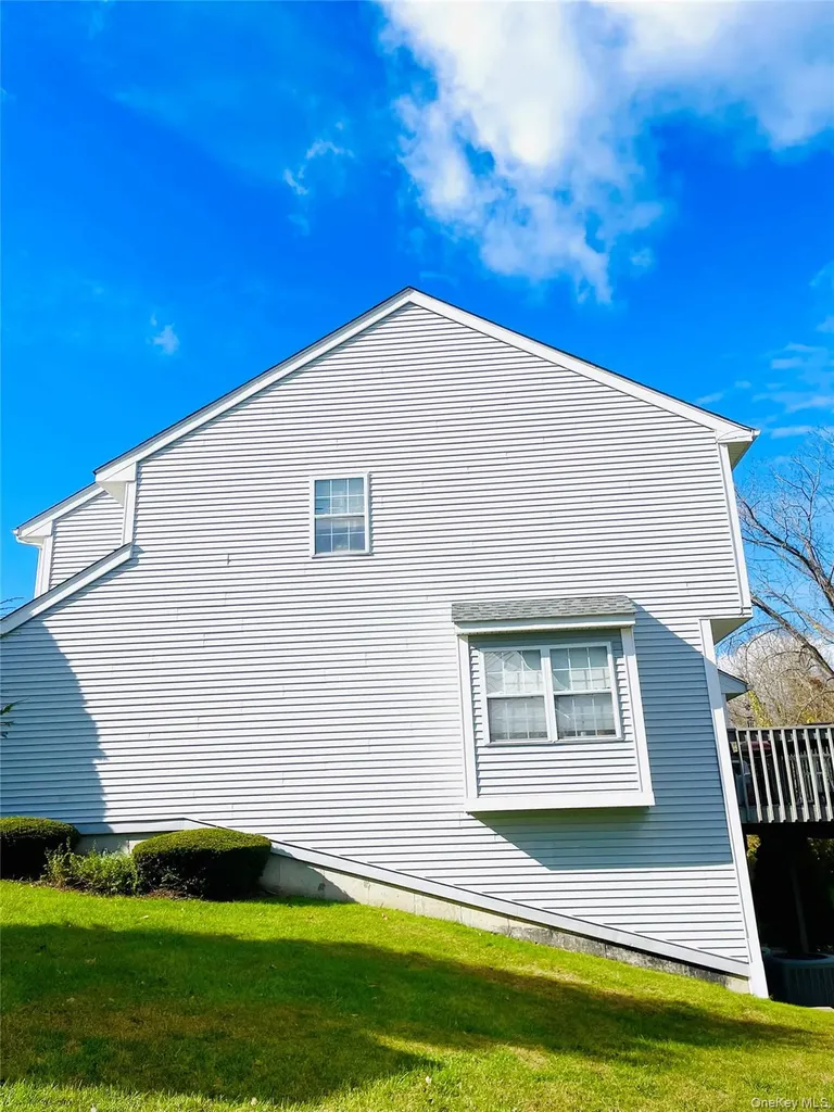 10 Timberline Trail Pawling NY 12564