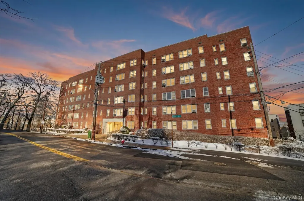 25 Sunnyside Drive Yonkers NY 10705