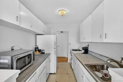 25 Sunnyside Drive Yonkers NY 10705
