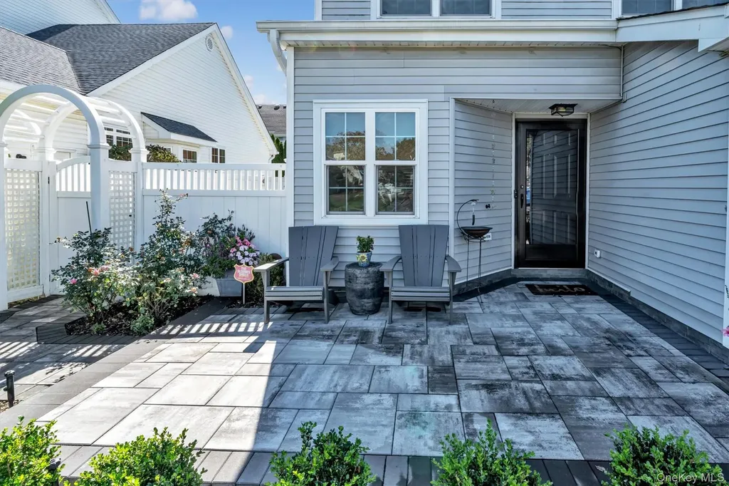 60 Herrels Circle Melville NY 11747