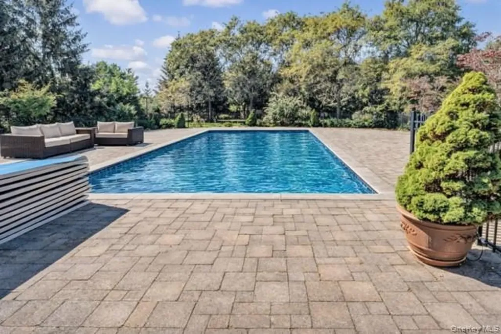 60 Herrels Circle Melville NY 11747