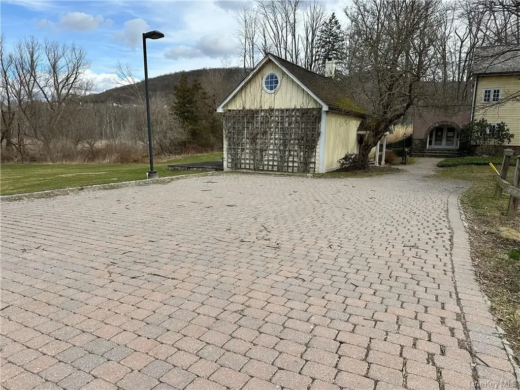 23 White Oak Drive Chester NY 10918