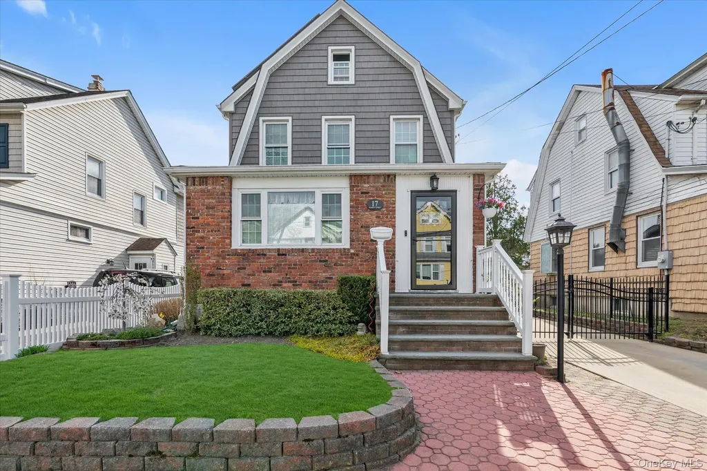 17 Everett Street Lynbrook NY 11563