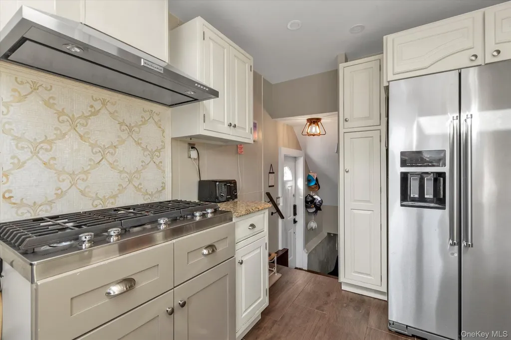17 Everett Street Lynbrook NY 11563