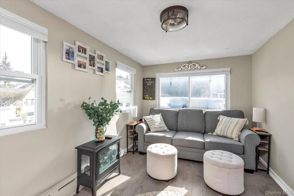 17 Everett Street Lynbrook NY 11563