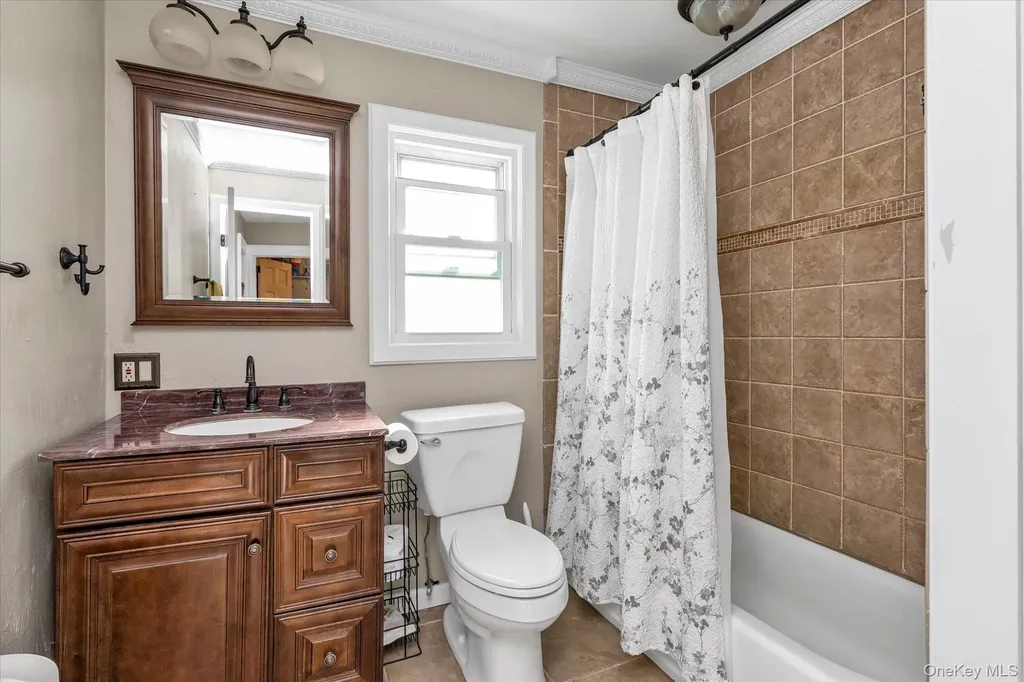 17 Everett Street Lynbrook NY 11563