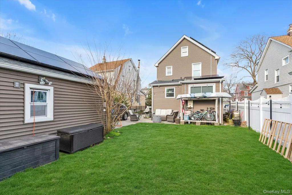 17 Everett Street Lynbrook NY 11563
