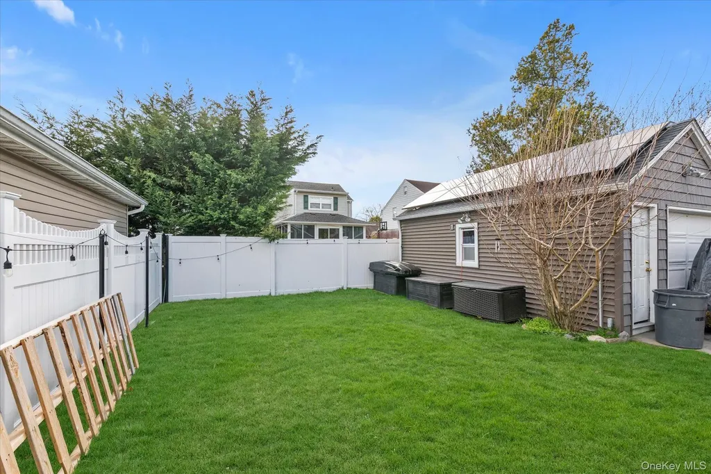 17 Everett Street Lynbrook NY 11563