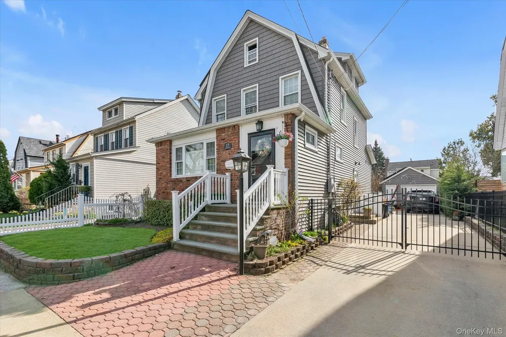 17 Everett Street Lynbrook NY 11563