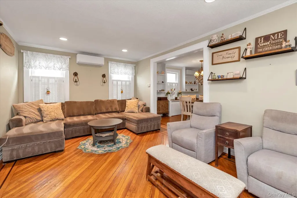 17 Everett Street Lynbrook NY 11563