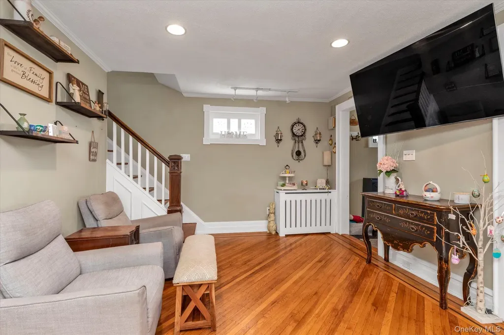 17 Everett Street Lynbrook NY 11563