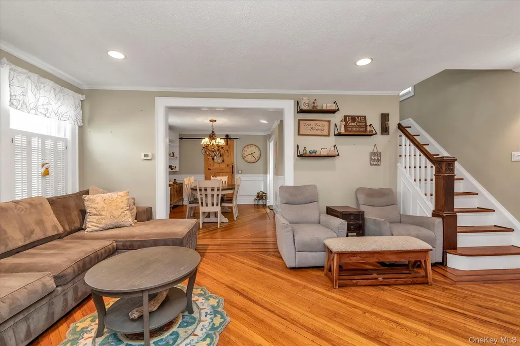 17 Everett Street Lynbrook NY 11563