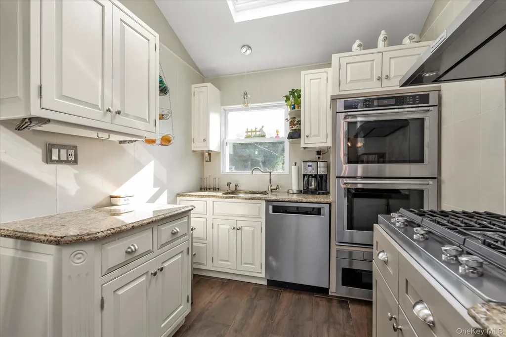17 Everett Street Lynbrook NY 11563