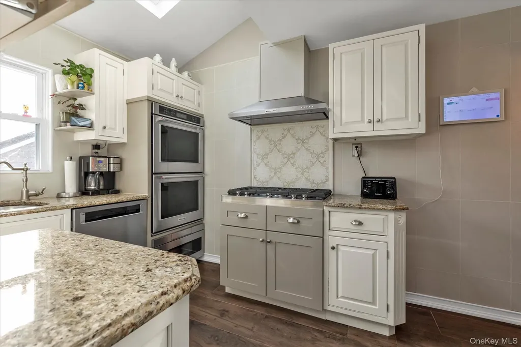 17 Everett Street Lynbrook NY 11563