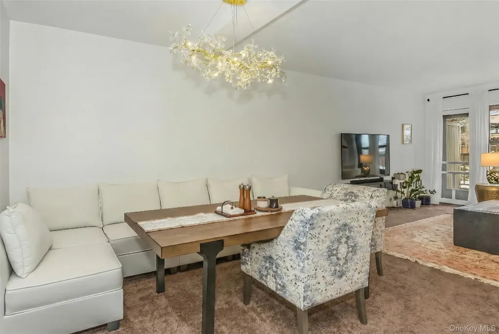 15 Hill Park Avenue Great Neck NY 11021