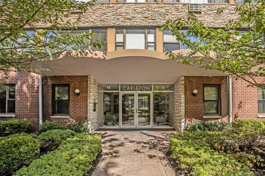 15 Hill Park Avenue Great Neck NY 11021