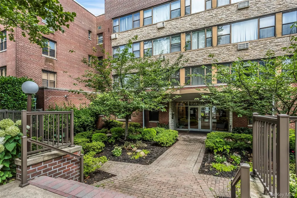 15 Hill Park Avenue Great Neck NY 11021