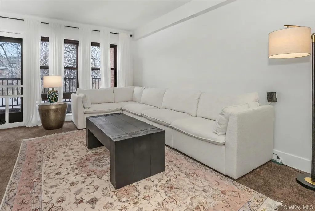 15 Hill Park Avenue Great Neck NY 11021