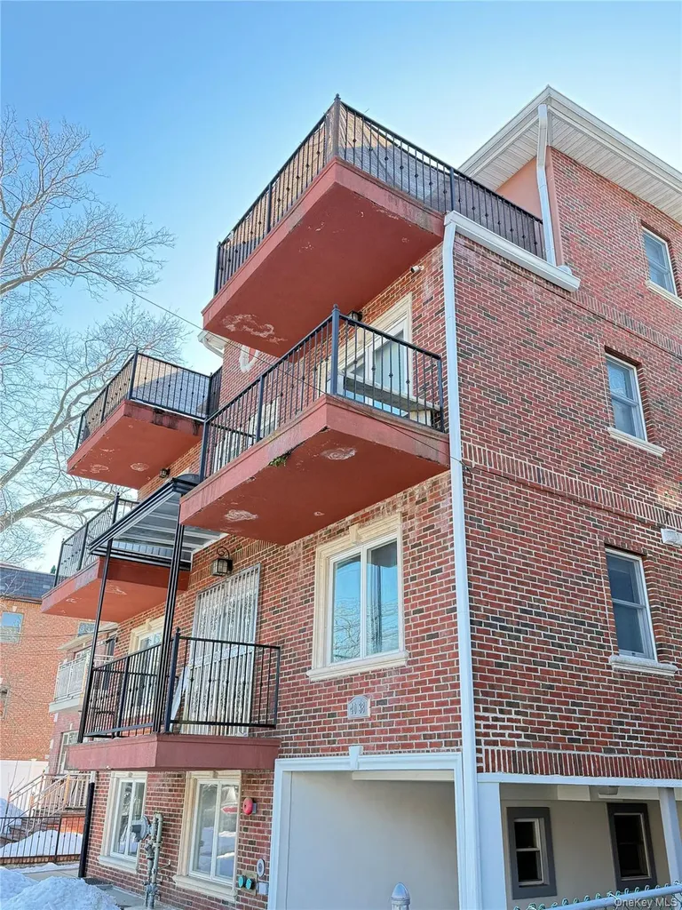 4038 194th Street Flushing NY 11358