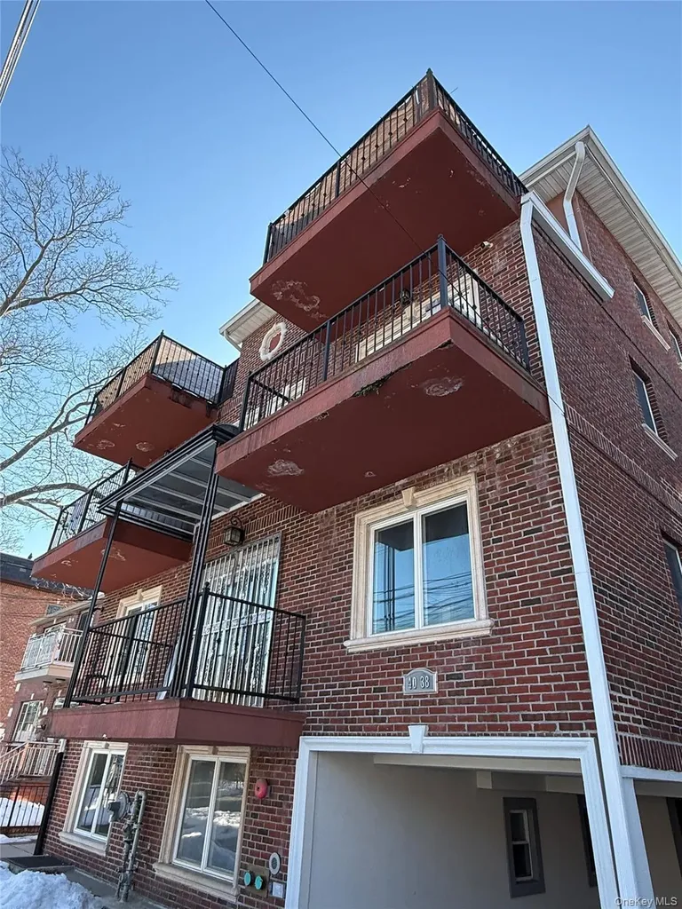 4038 194th Street Flushing NY 11358