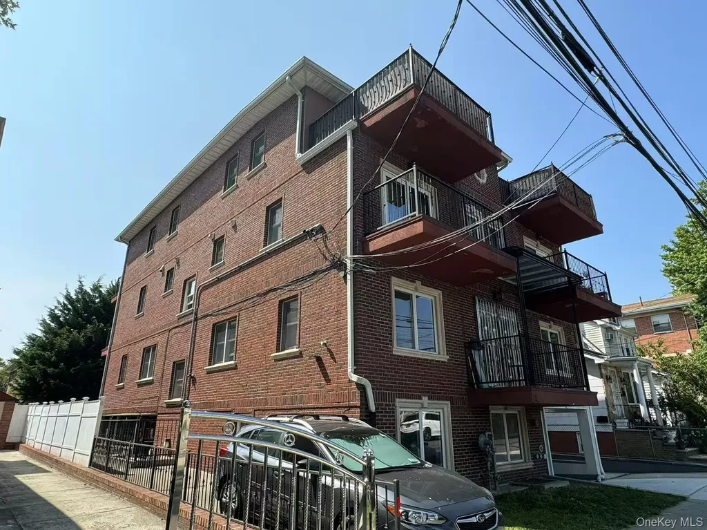 4038 194th Street Flushing NY 11358