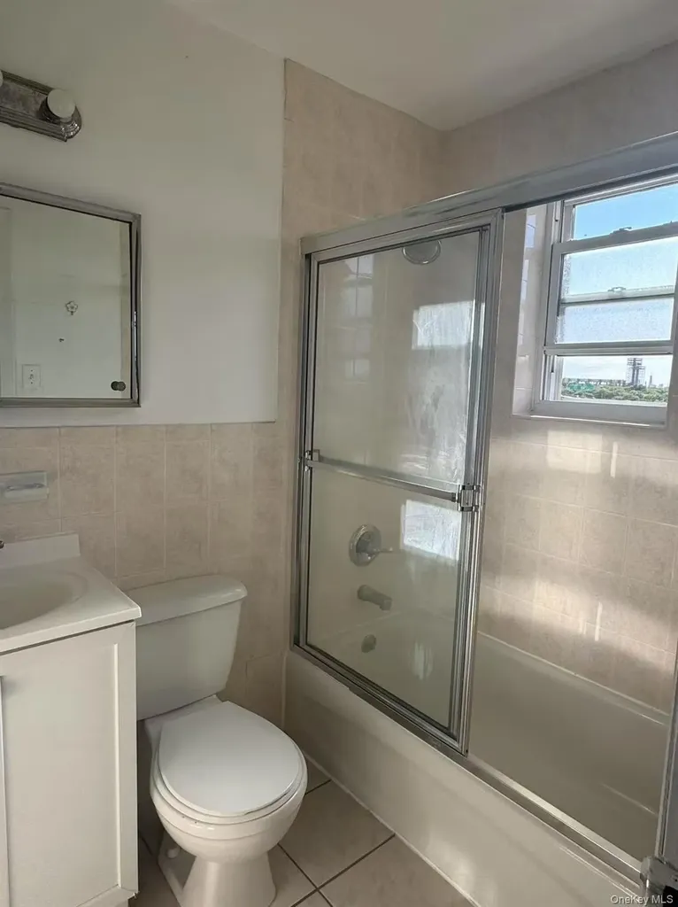 4038 194th Street Flushing NY 11358