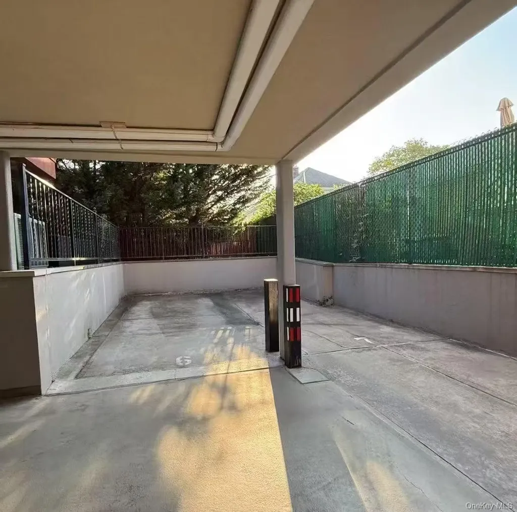 4038 194th Street Flushing NY 11358