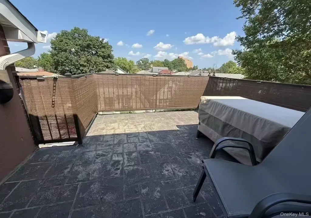 4038 194th Street Flushing NY 11358