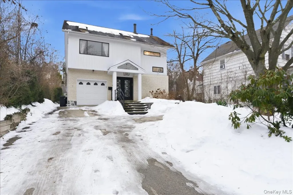 12 Red Brook Road Great Neck NY 11024
