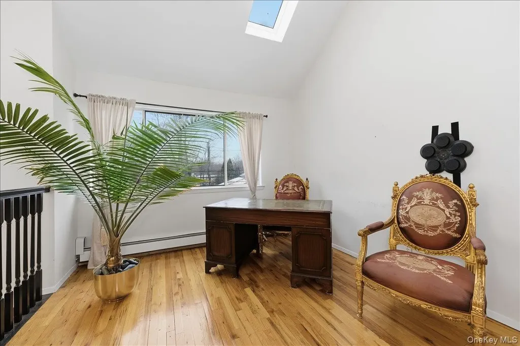 12 Red Brook Road Great Neck NY 11024