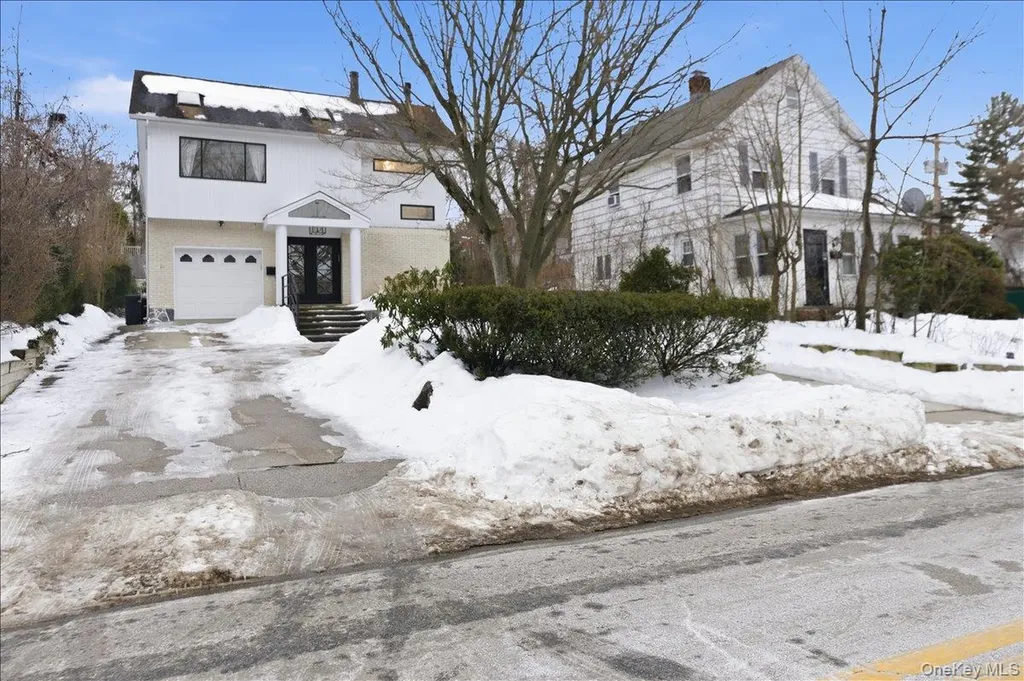 12 Red Brook Road Great Neck NY 11024