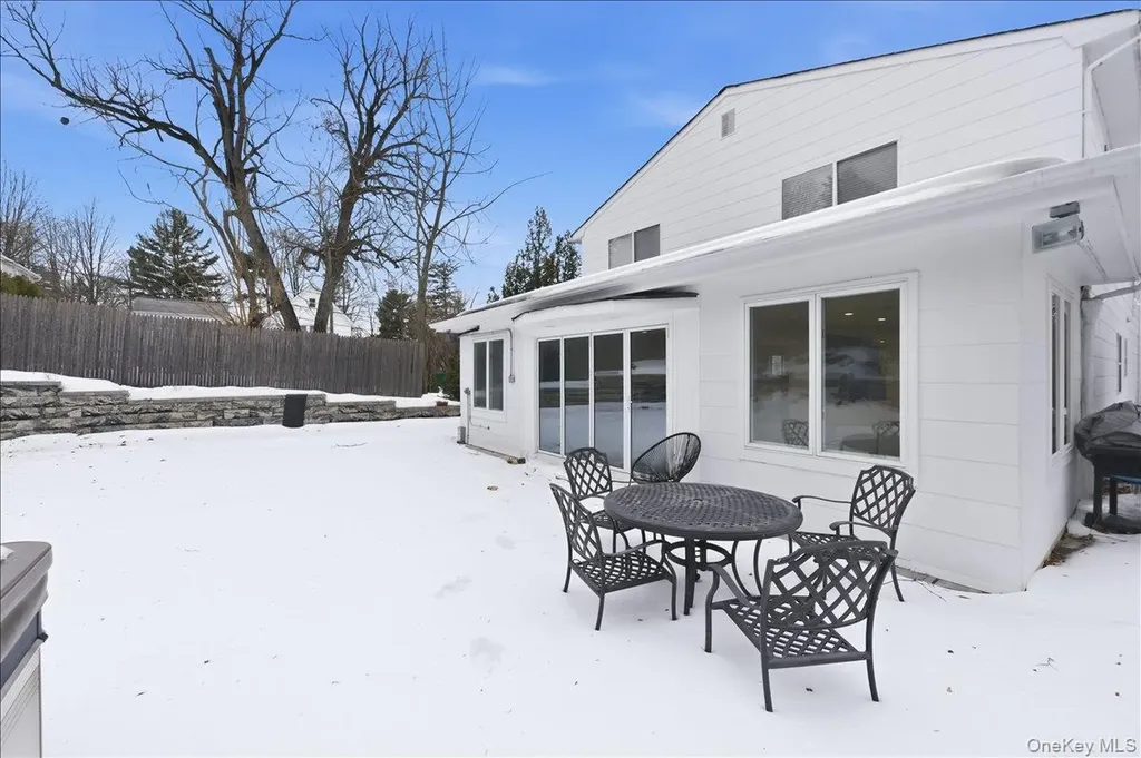 12 Red Brook Road Great Neck NY 11024