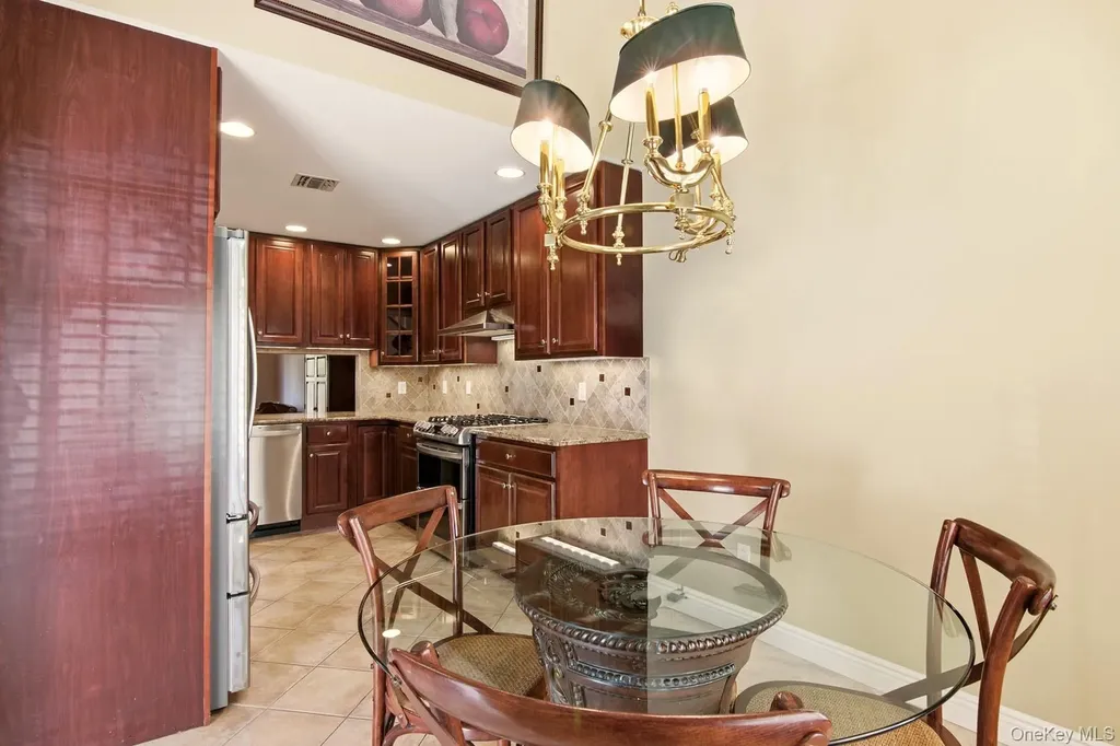 67 Paddington Circle Smithtown NY 11787