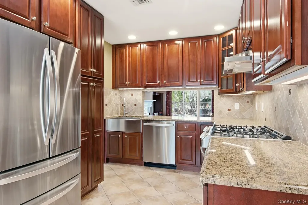 67 Paddington Circle Smithtown NY 11787