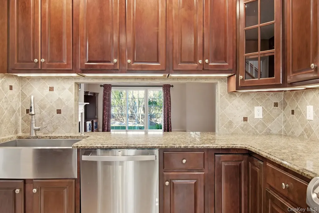 67 Paddington Circle Smithtown NY 11787