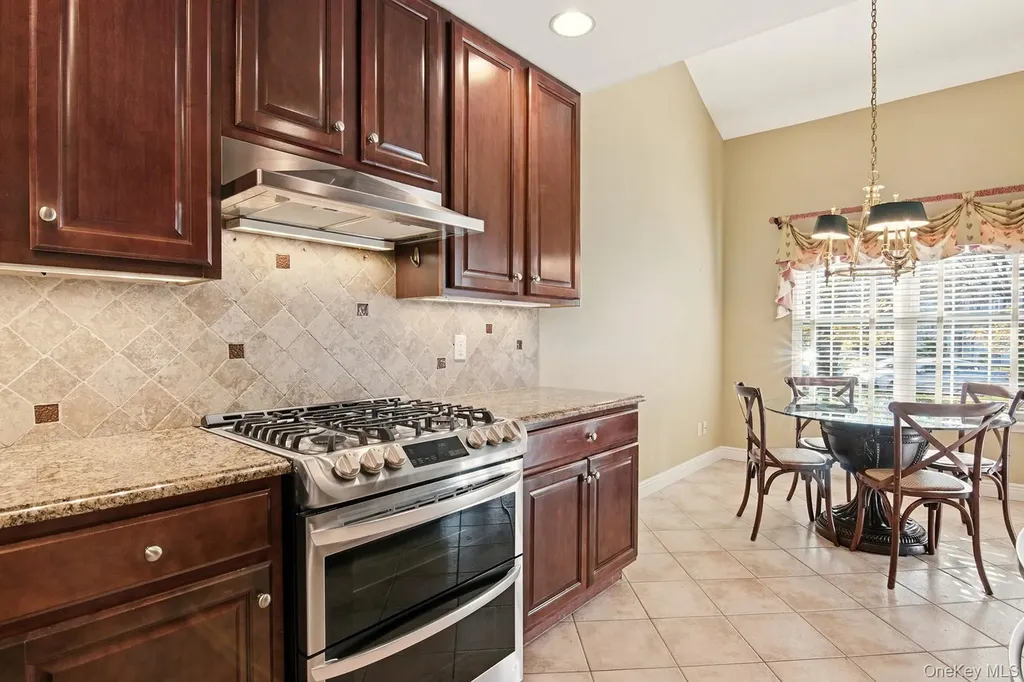 67 Paddington Circle Smithtown NY 11787