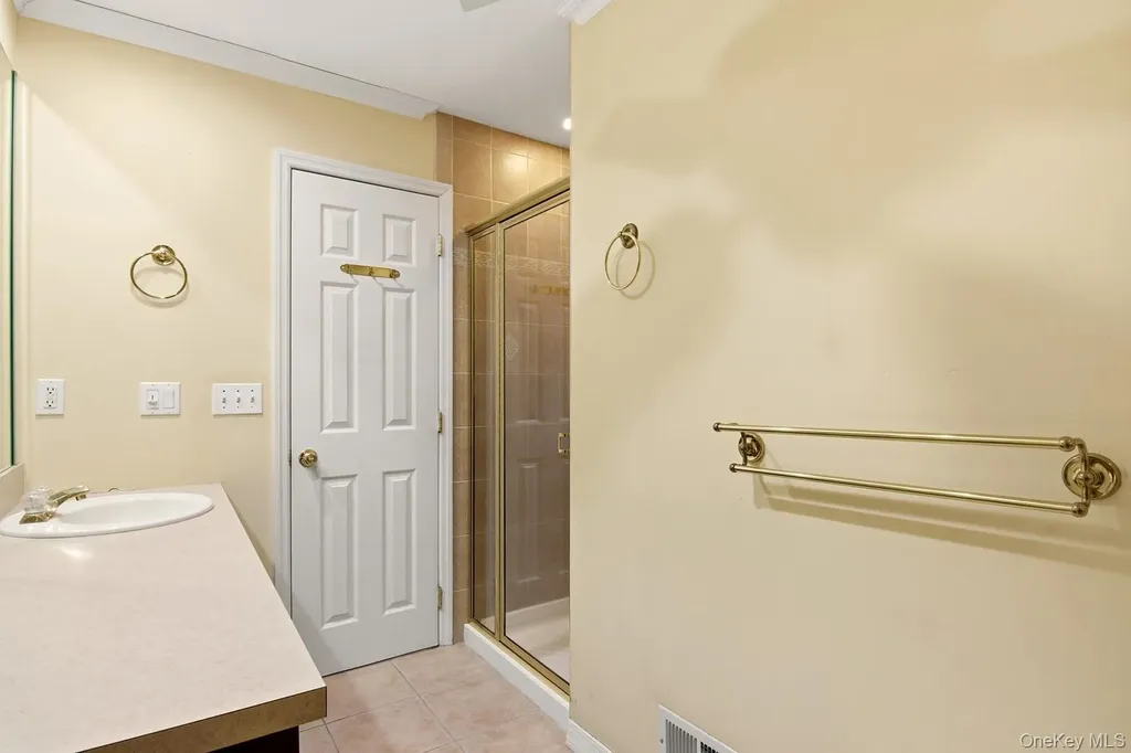 67 Paddington Circle Smithtown NY 11787