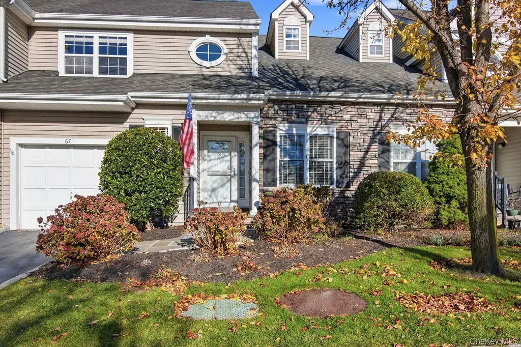 67 Paddington Circle Smithtown NY 11787