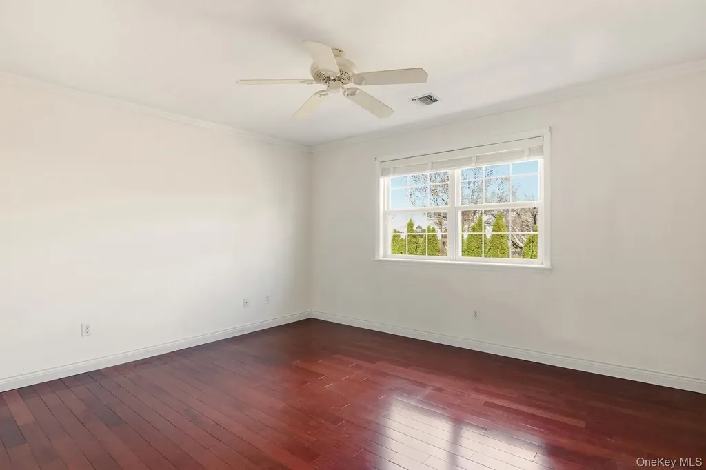 67 Paddington Circle Smithtown NY 11787