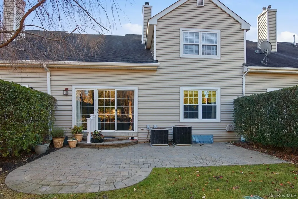 67 Paddington Circle Smithtown NY 11787