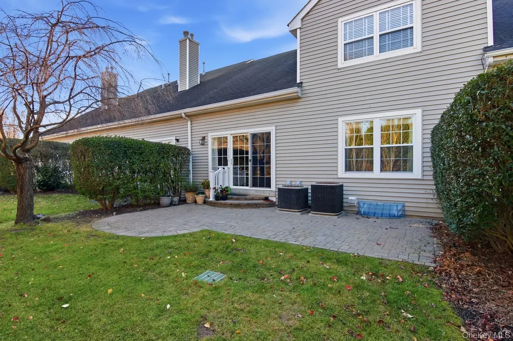 67 Paddington Circle Smithtown NY 11787
