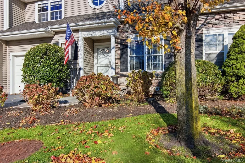 67 Paddington Circle Smithtown NY 11787