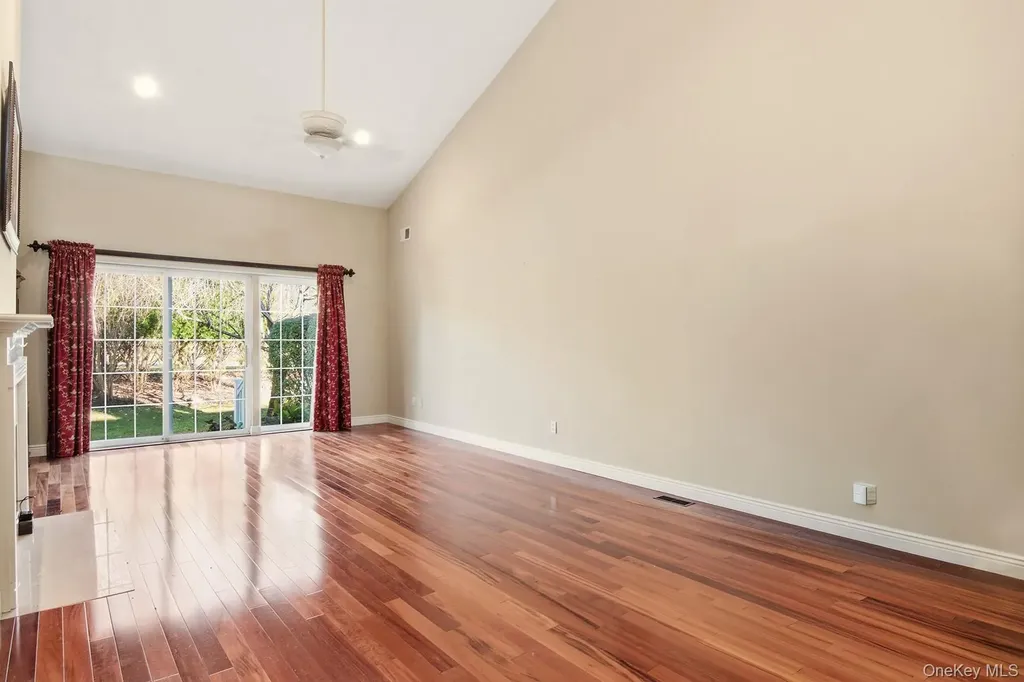 67 Paddington Circle Smithtown NY 11787