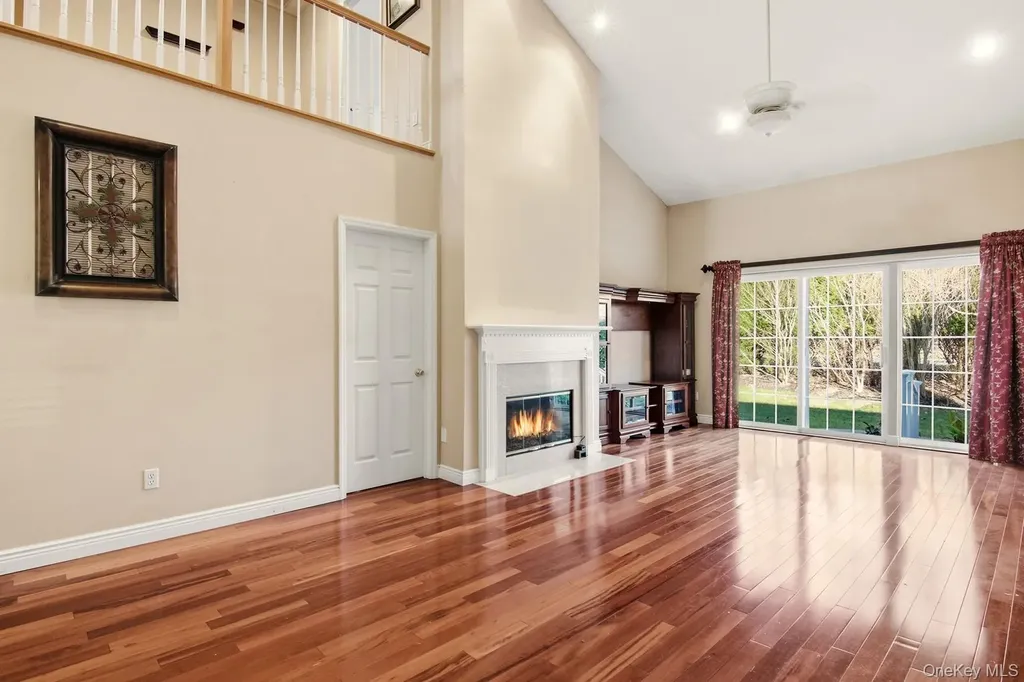 67 Paddington Circle Smithtown NY 11787