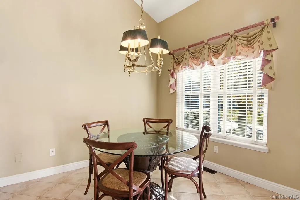 67 Paddington Circle Smithtown NY 11787