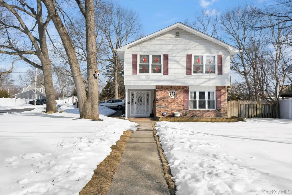1093 Oakneck Road Bay Shore NY 11706
