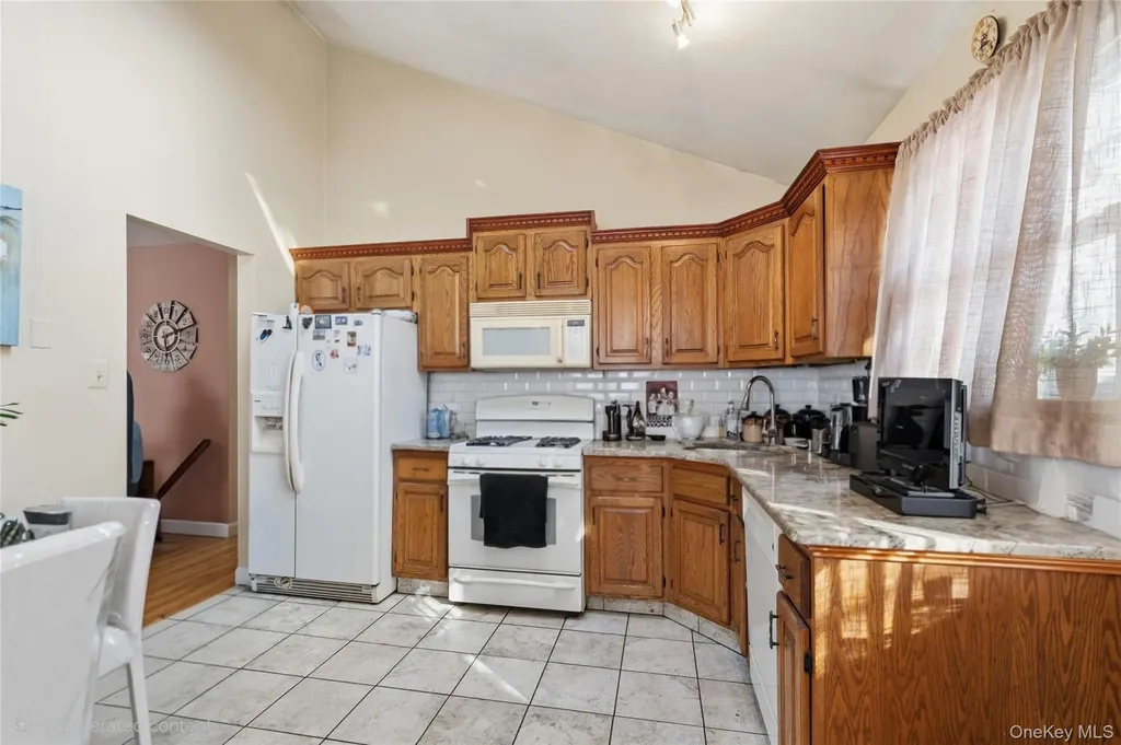 1093 Oakneck Road Bay Shore NY 11706