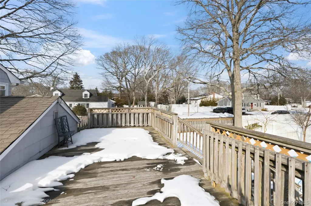 1093 Oakneck Road Bay Shore NY 11706