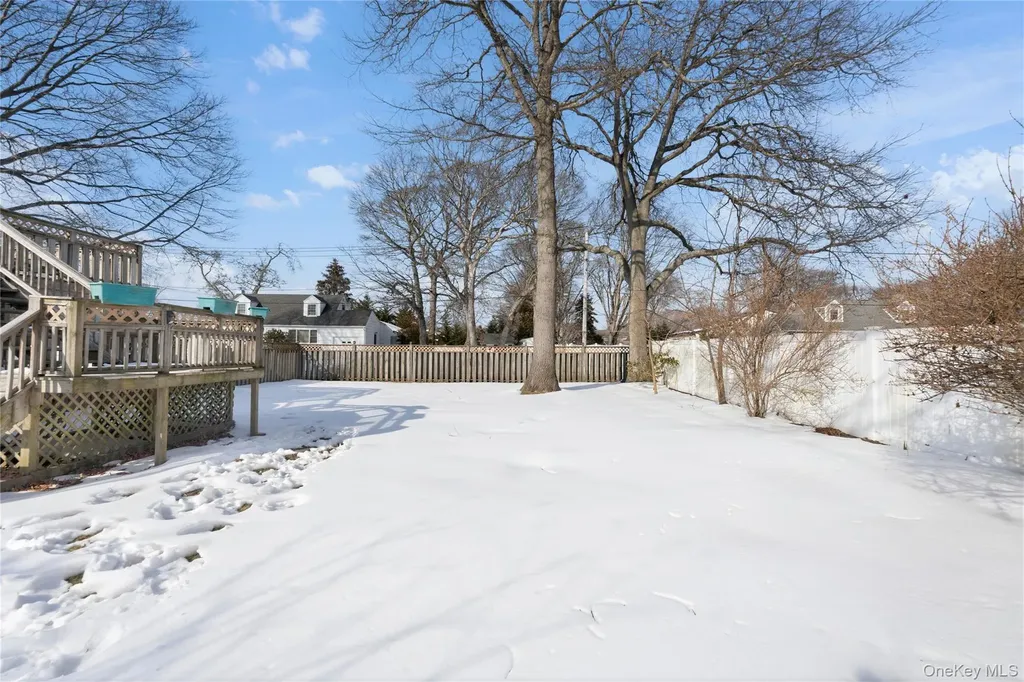 1093 Oakneck Road Bay Shore NY 11706