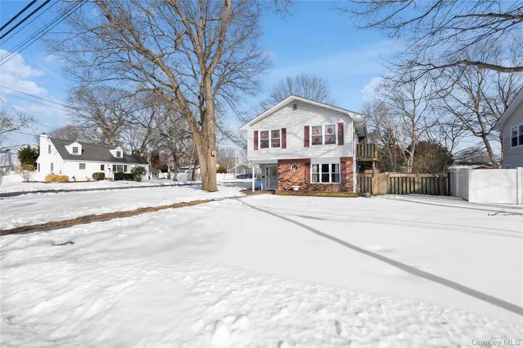 1093 Oakneck Road Bay Shore NY 11706